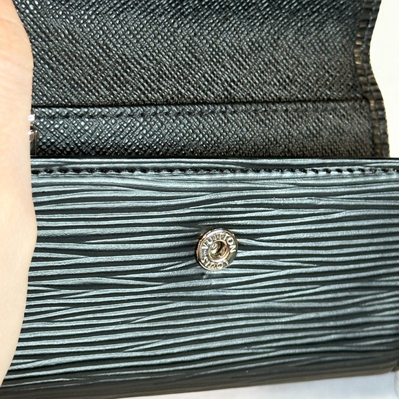 Louis Vuitton Black Epi 6 Key Holder - Picture 8 of 14